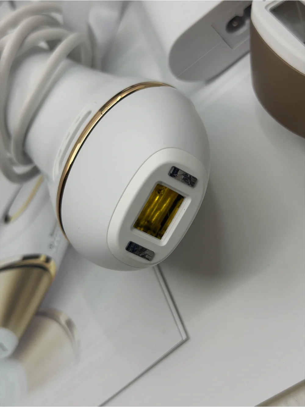 Silk-expert Pro 5 Hair Removal Device in White & Gold